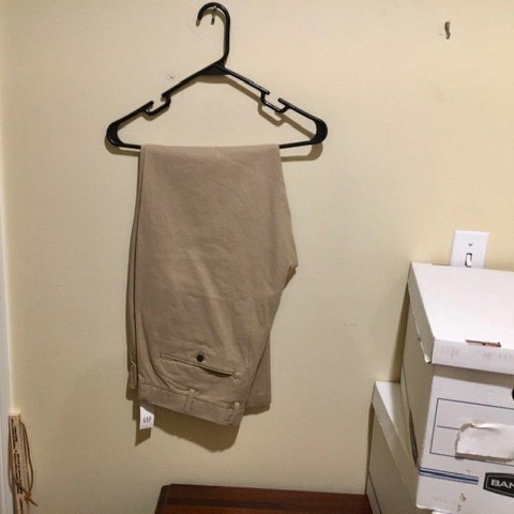 NWT SLIM FIT GAP KHAKIS 36x32